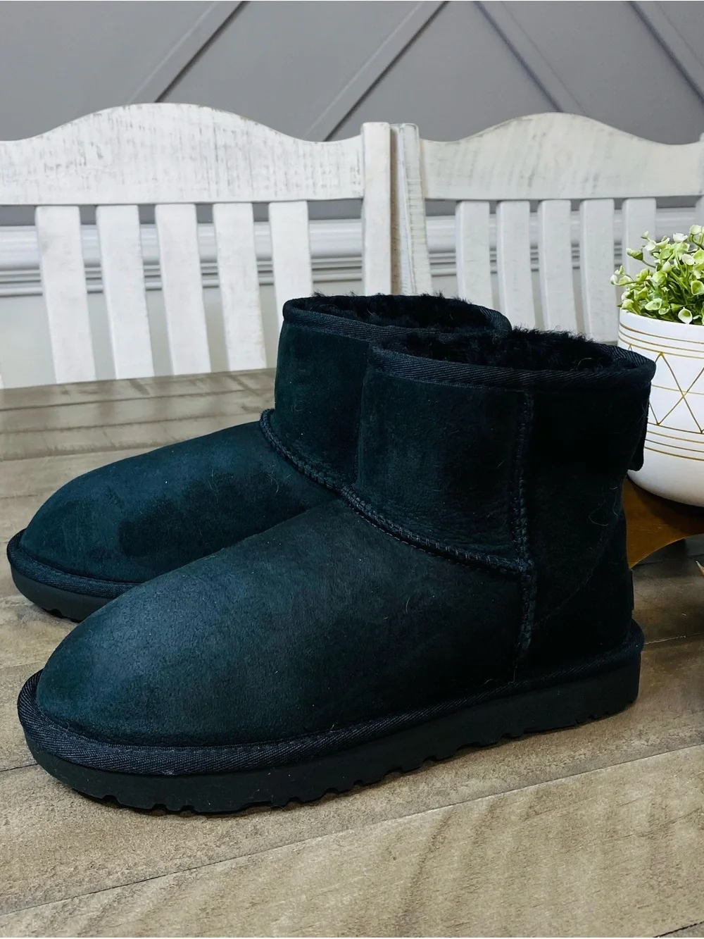 UGG Classic Mini II Boots Black Suede Sheepskin Ankle Booties Size 7